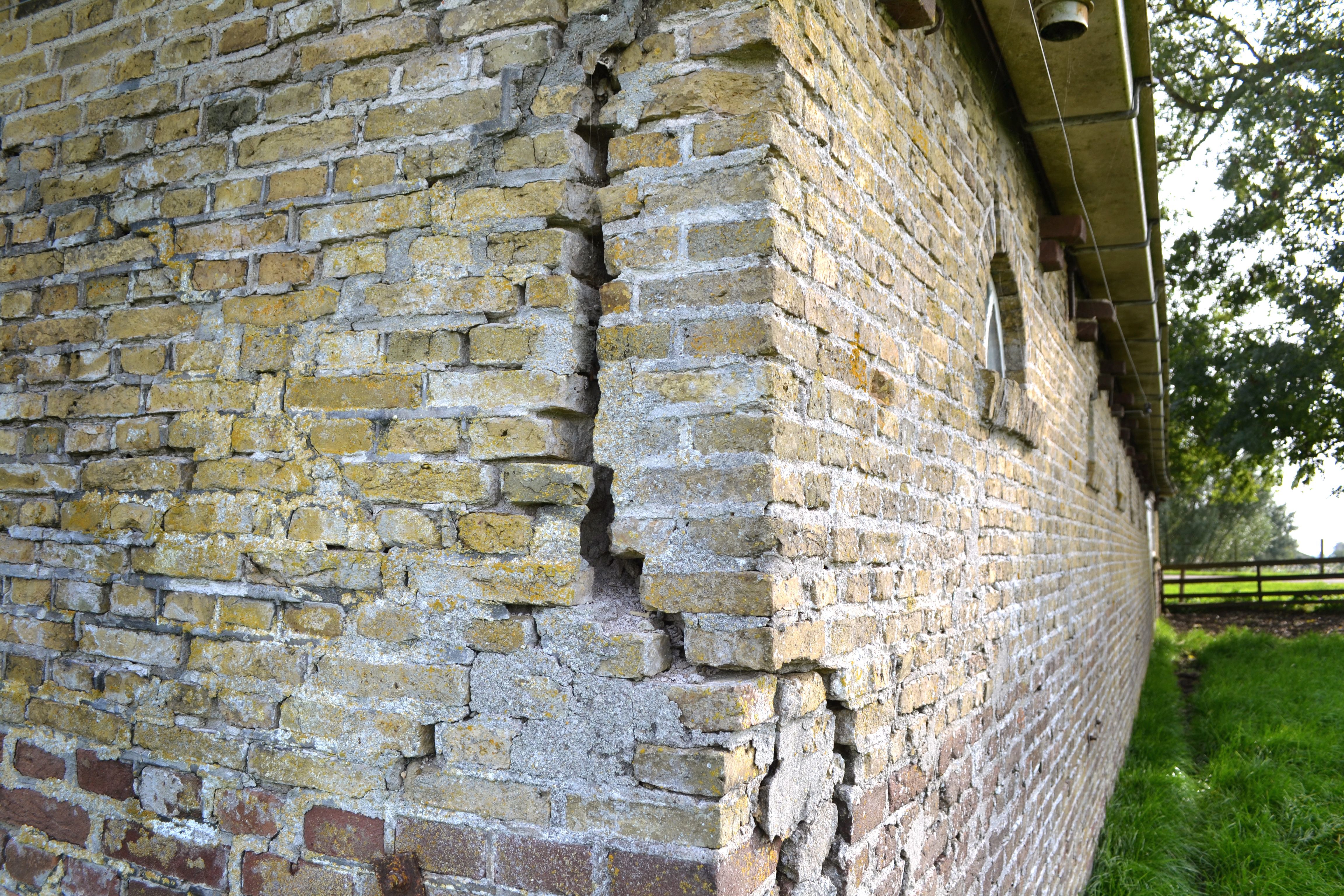 Foto van woning met funderingsschade